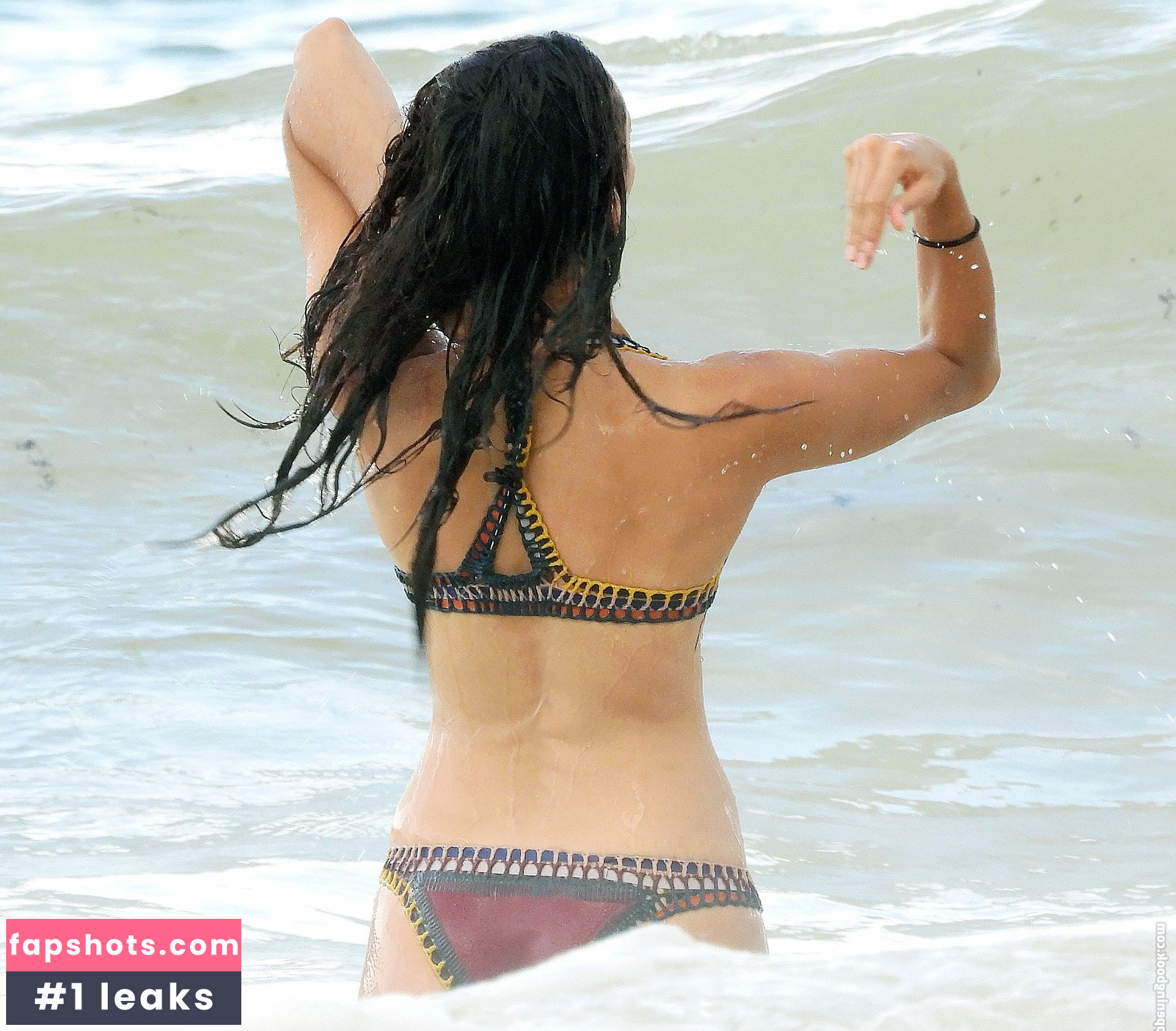 Nina Dobrev gallery photo #1349