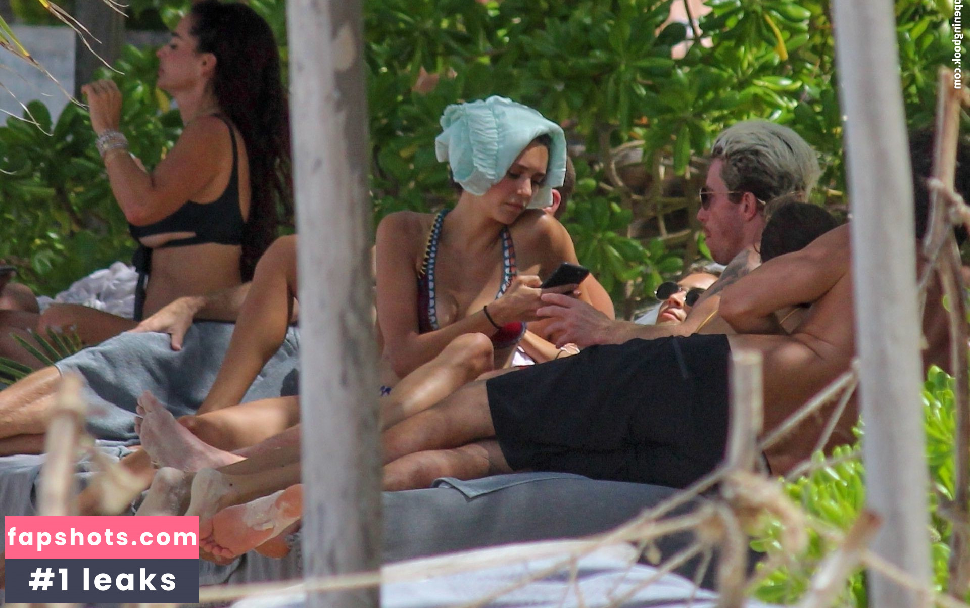 Nina Dobrev gallery photo #1451