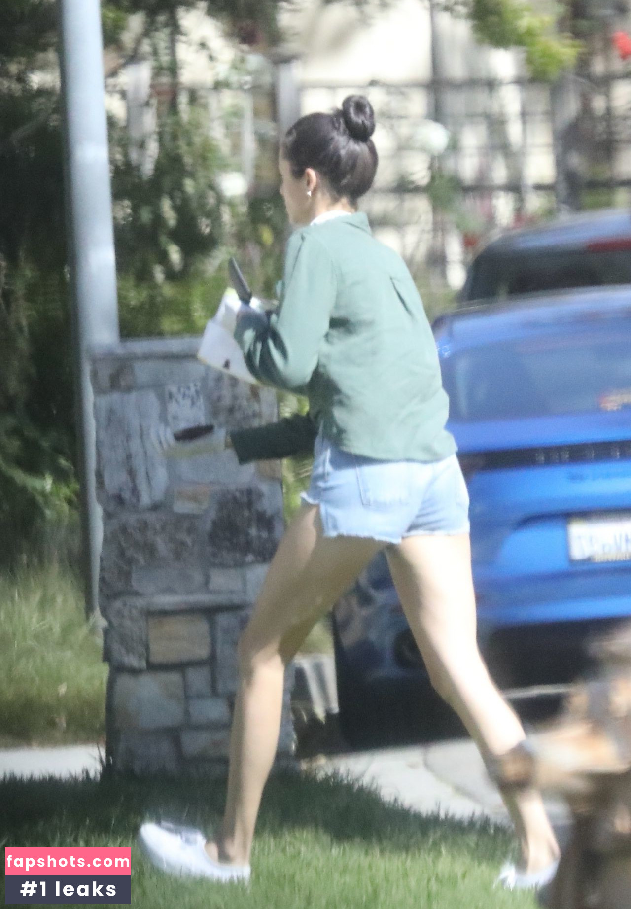 Nina Dobrev gallery photo #1508