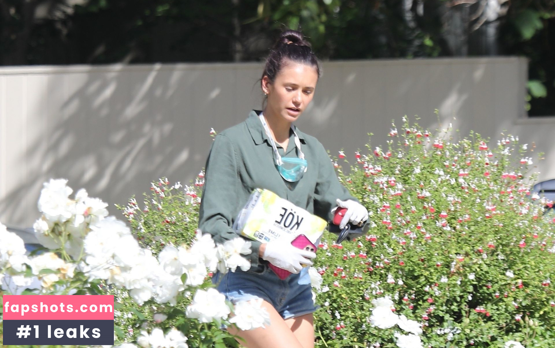 Nina Dobrev gallery photo #1529