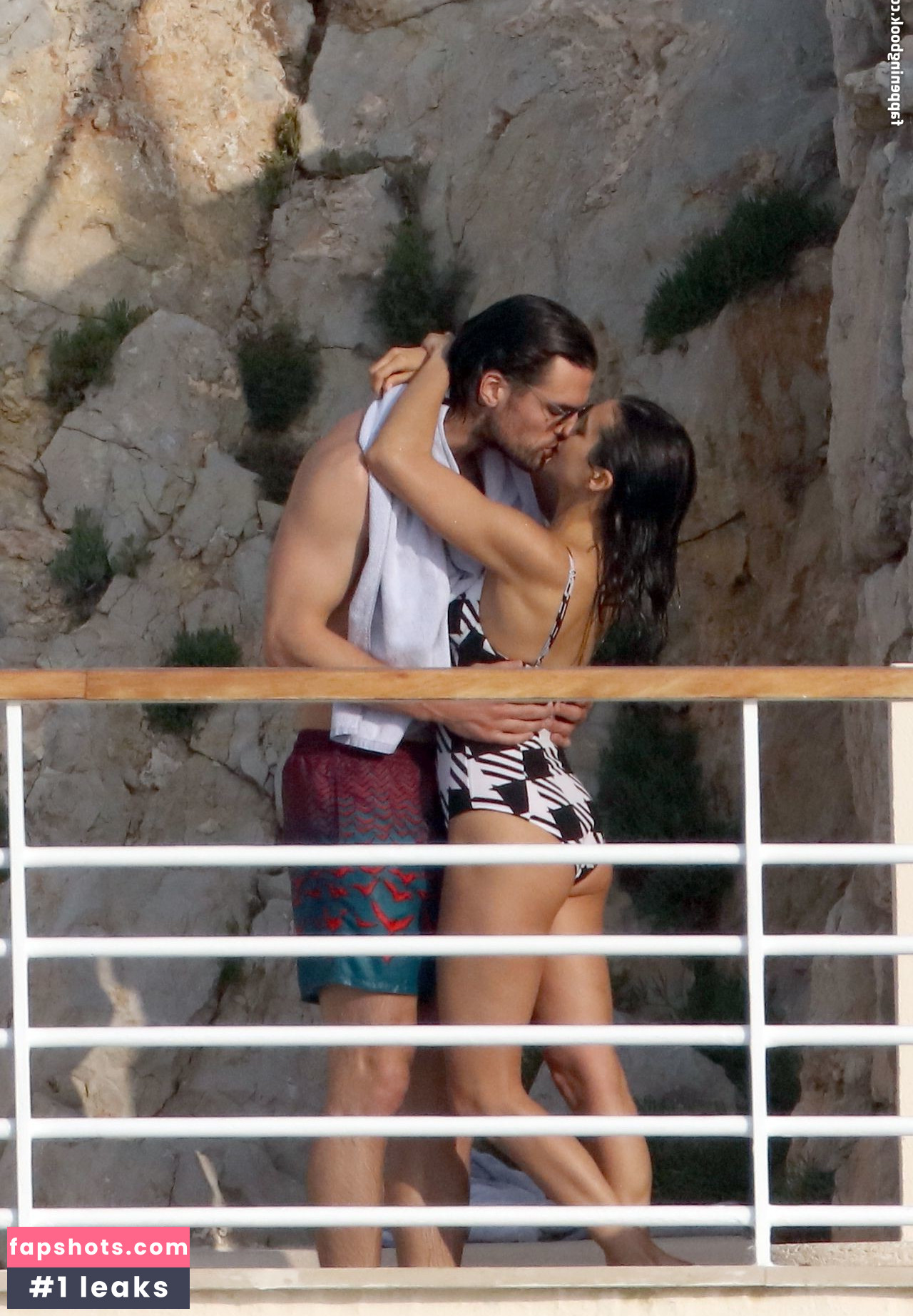 Nina Dobrev gallery photo #1640