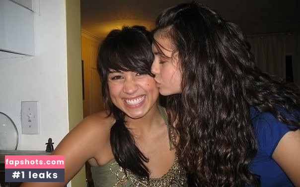 Nina Dobrev gallery photo #1950