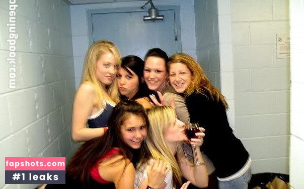 Nina Dobrev gallery photo #1982