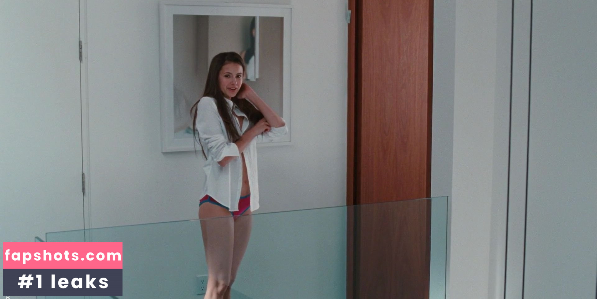 Nina Dobrev gallery photo #2068