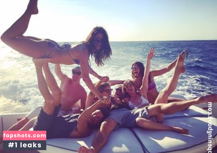 Nina Dobrev gallery photo #2079