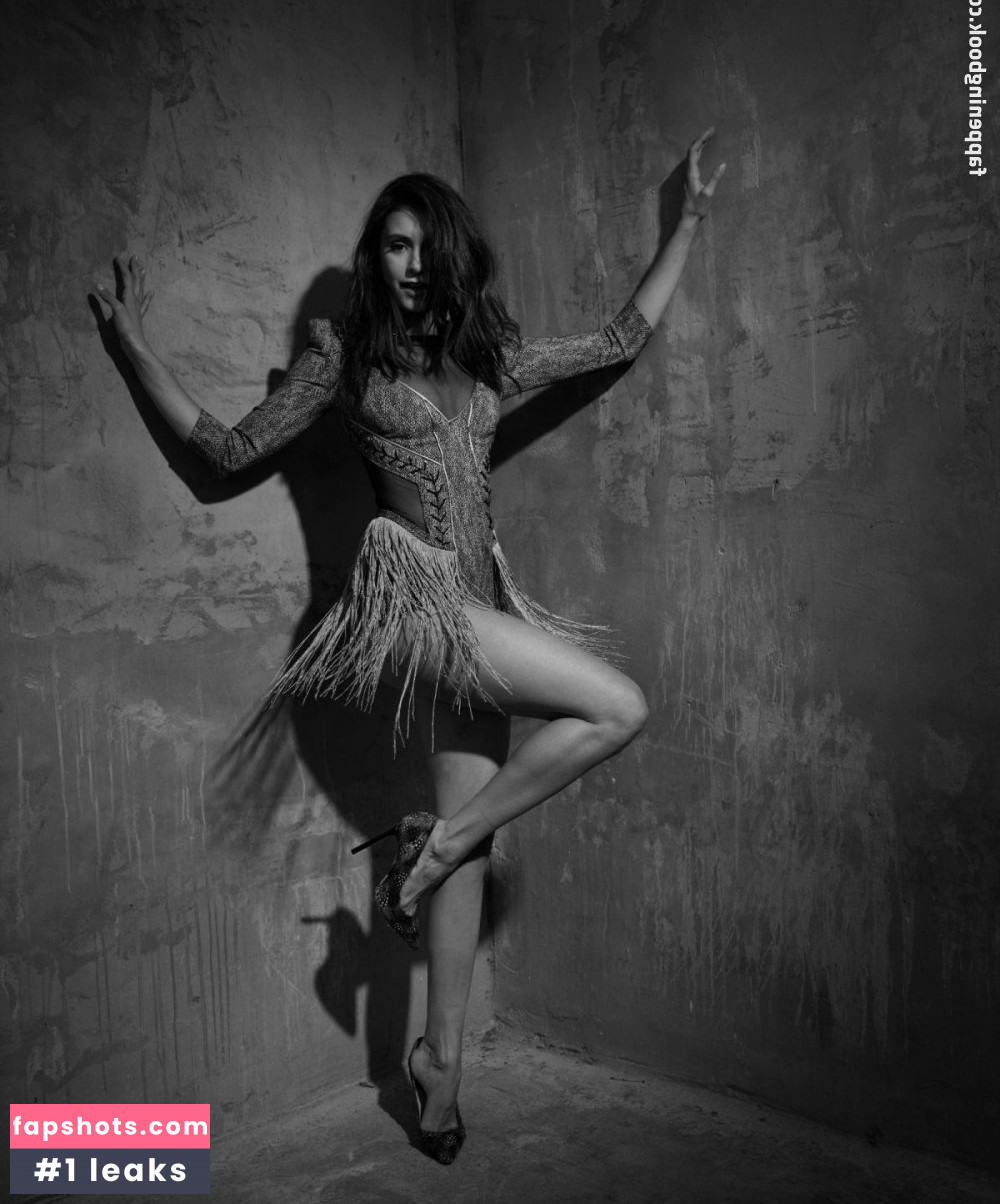 Nina Dobrev gallery photo #2168