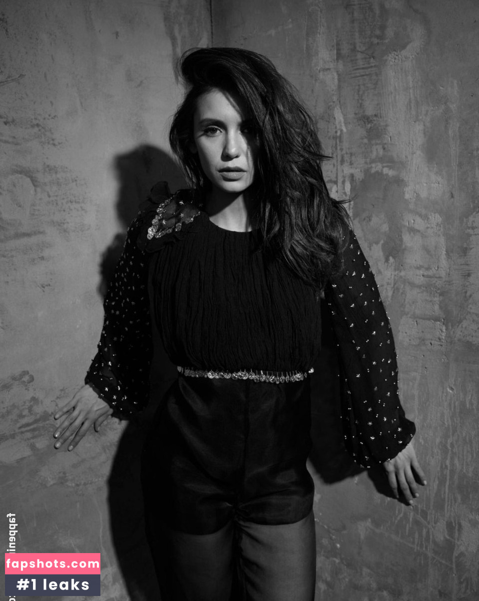 Nina Dobrev gallery photo #2179