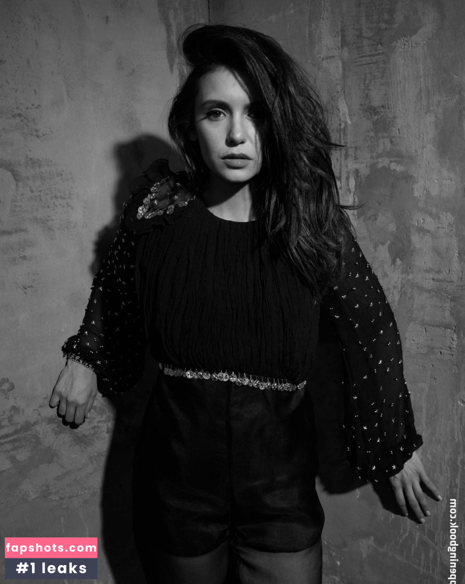 Nina Dobrev gallery photo #2180