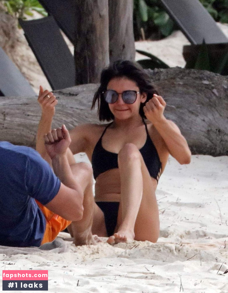 Nina Dobrev gallery photo #2189