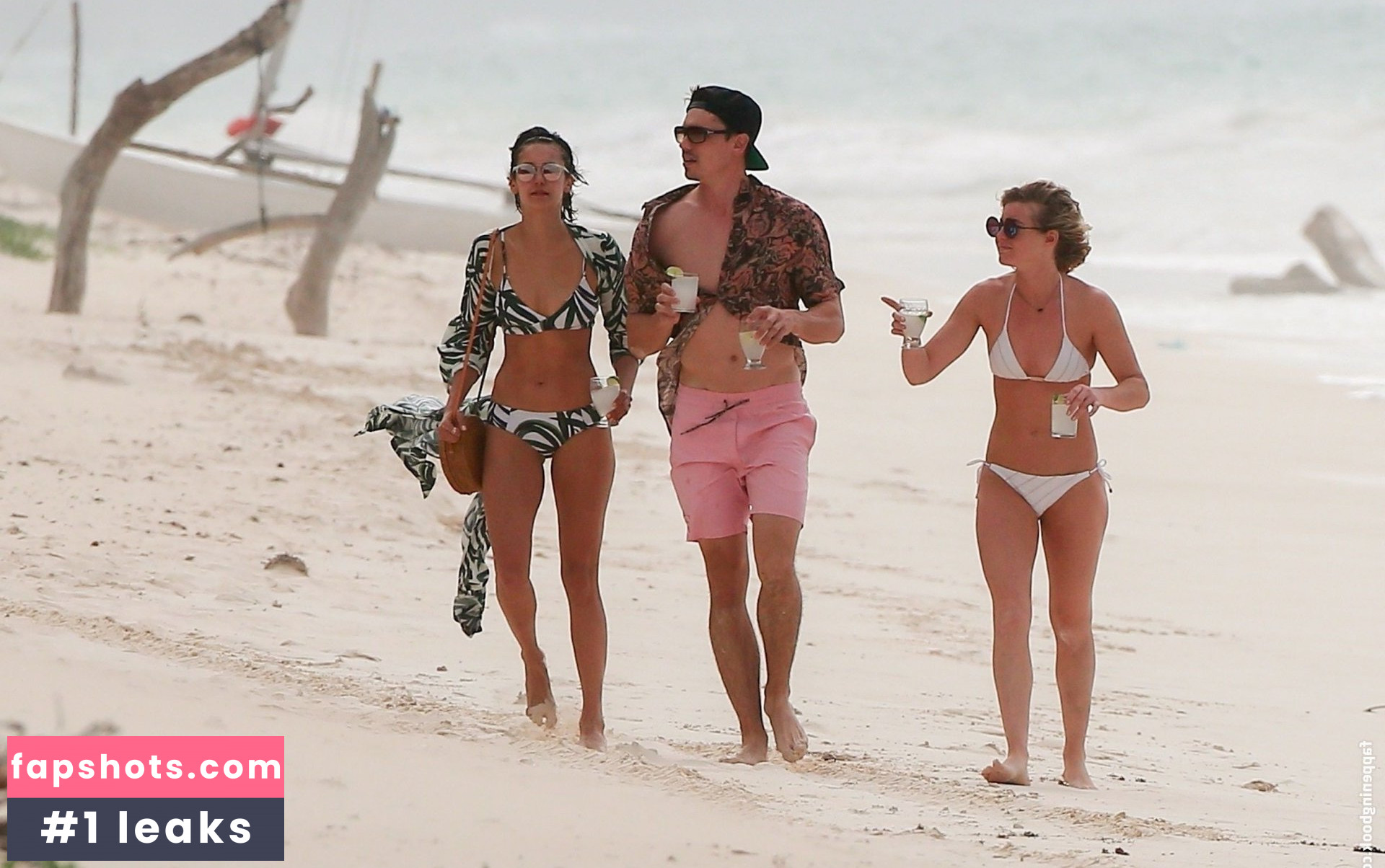 Nina Dobrev gallery photo #2233