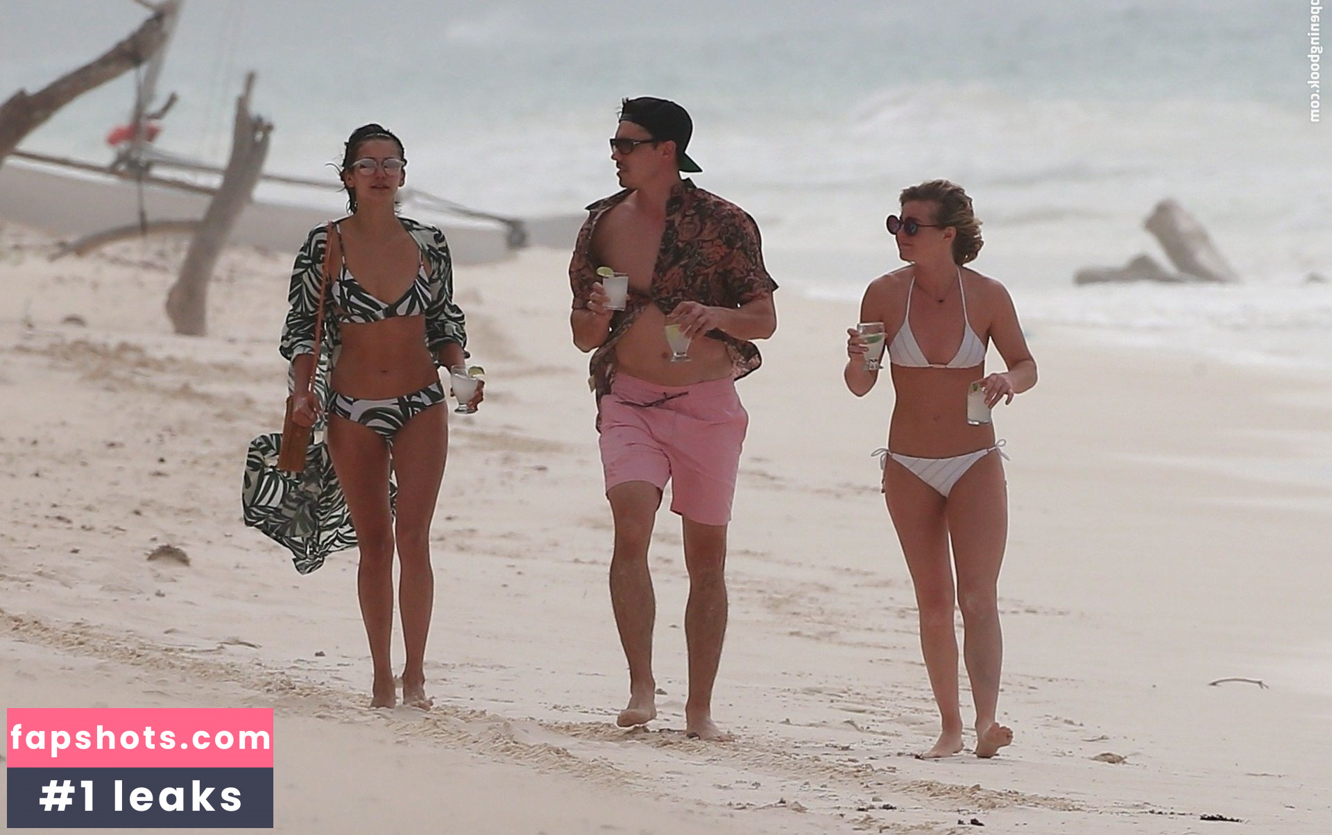 Nina Dobrev gallery photo #2237