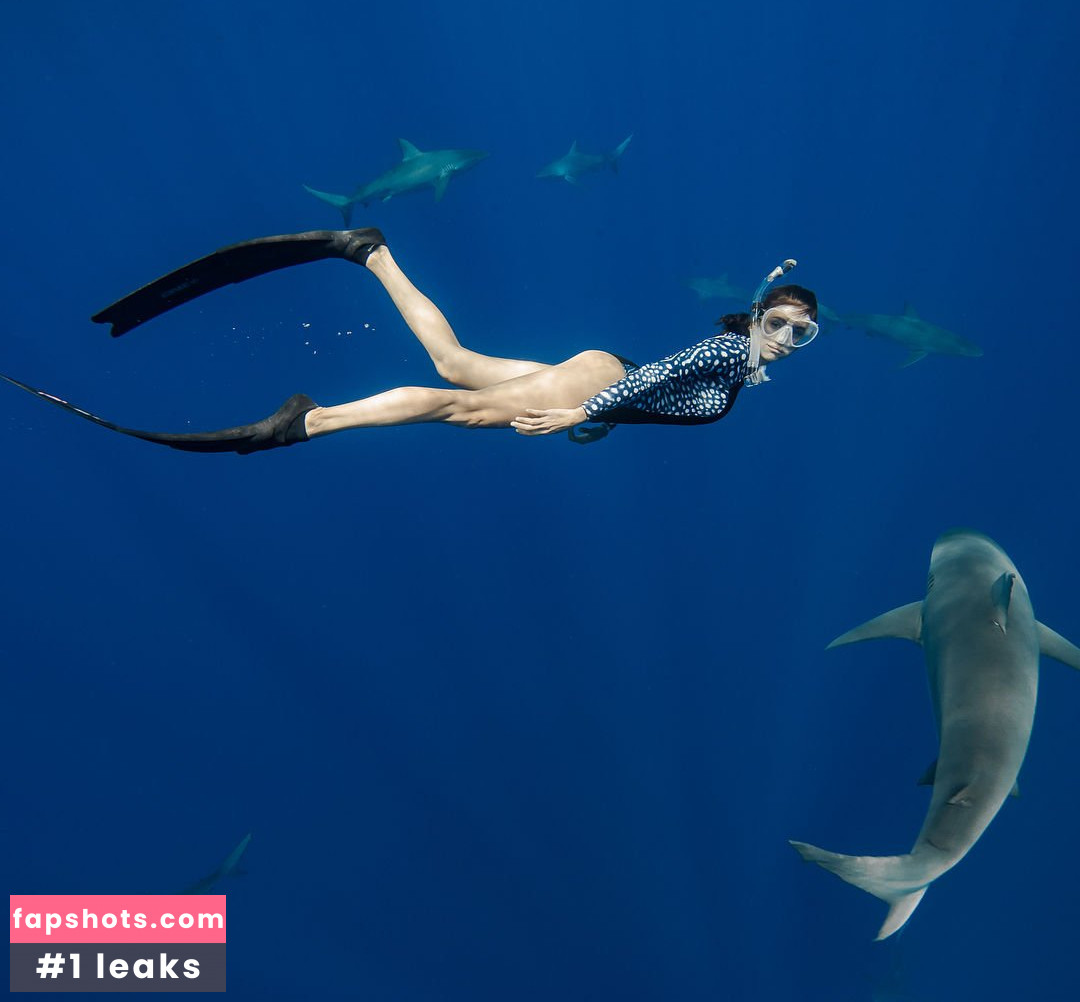 Nina Dobrev gallery photo #2270