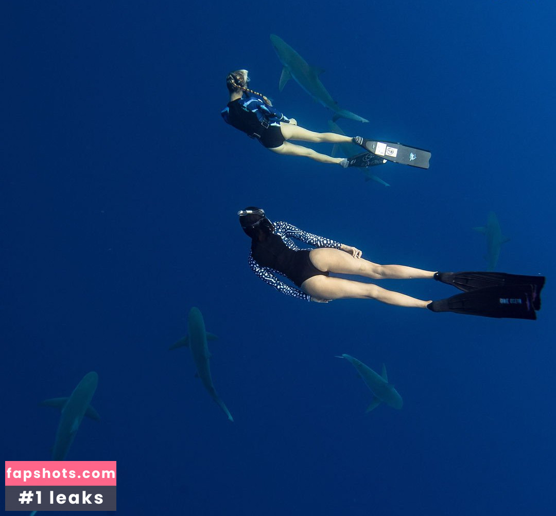 Nina Dobrev gallery photo #2271