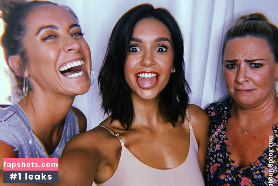 Nina Dobrev gallery photo #2276