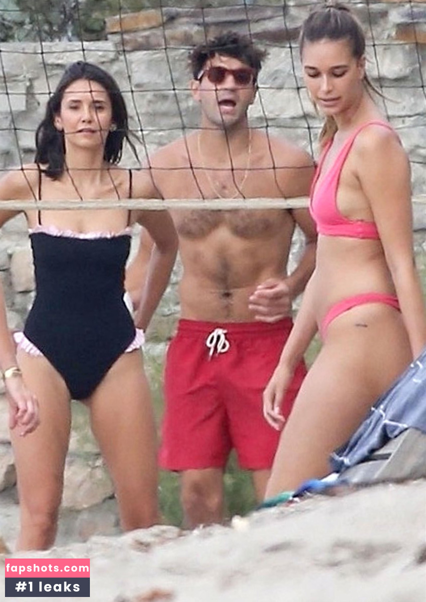 Nina Dobrev gallery photo #2294