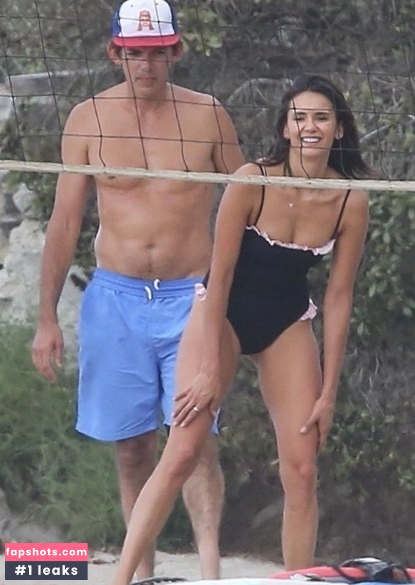 Nina Dobrev gallery photo #2295