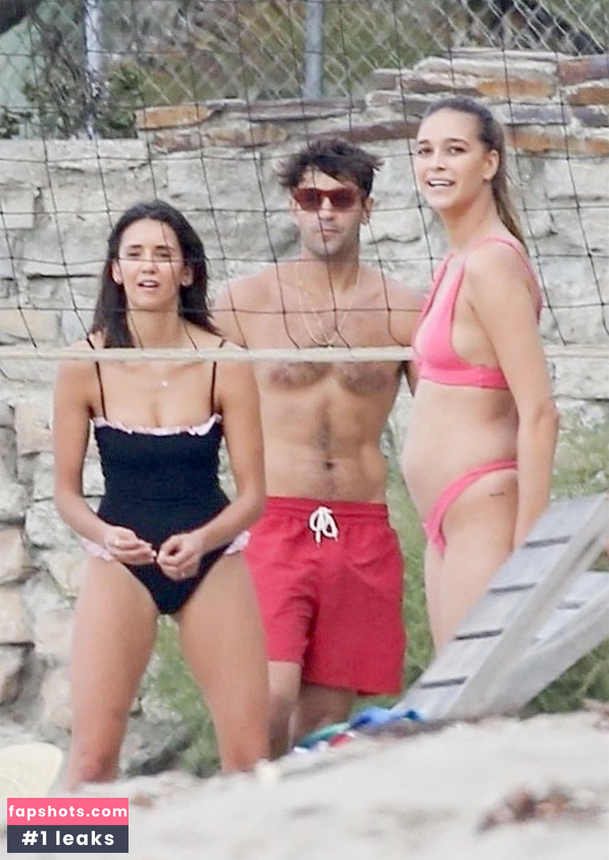 Nina Dobrev gallery photo #2304