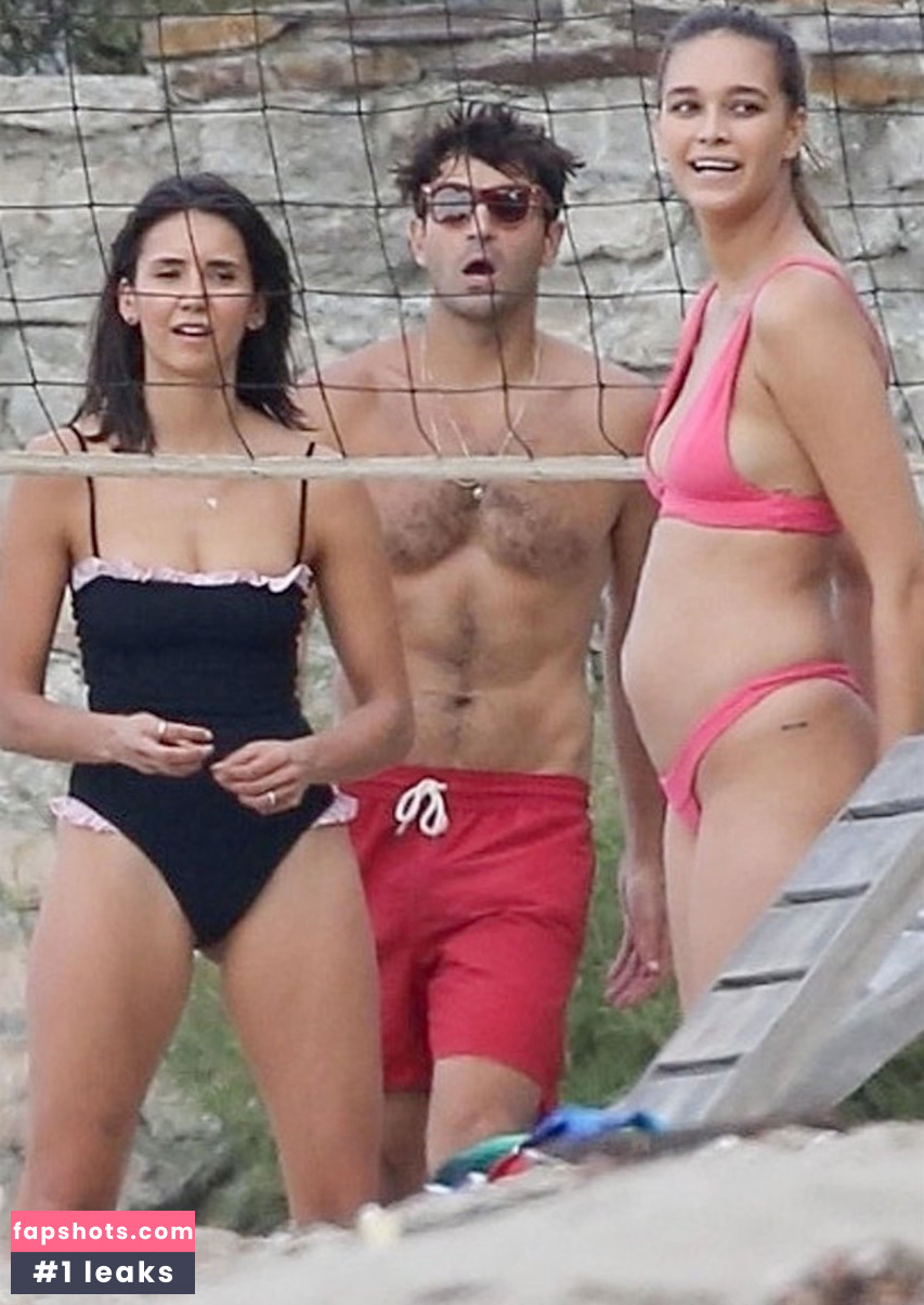 Nina Dobrev gallery photo #2305