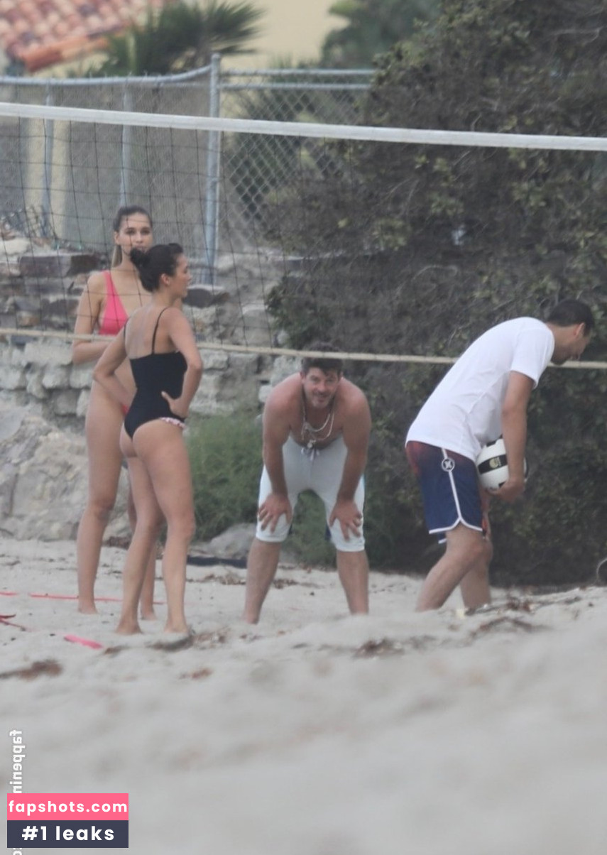 Nina Dobrev gallery photo #2308