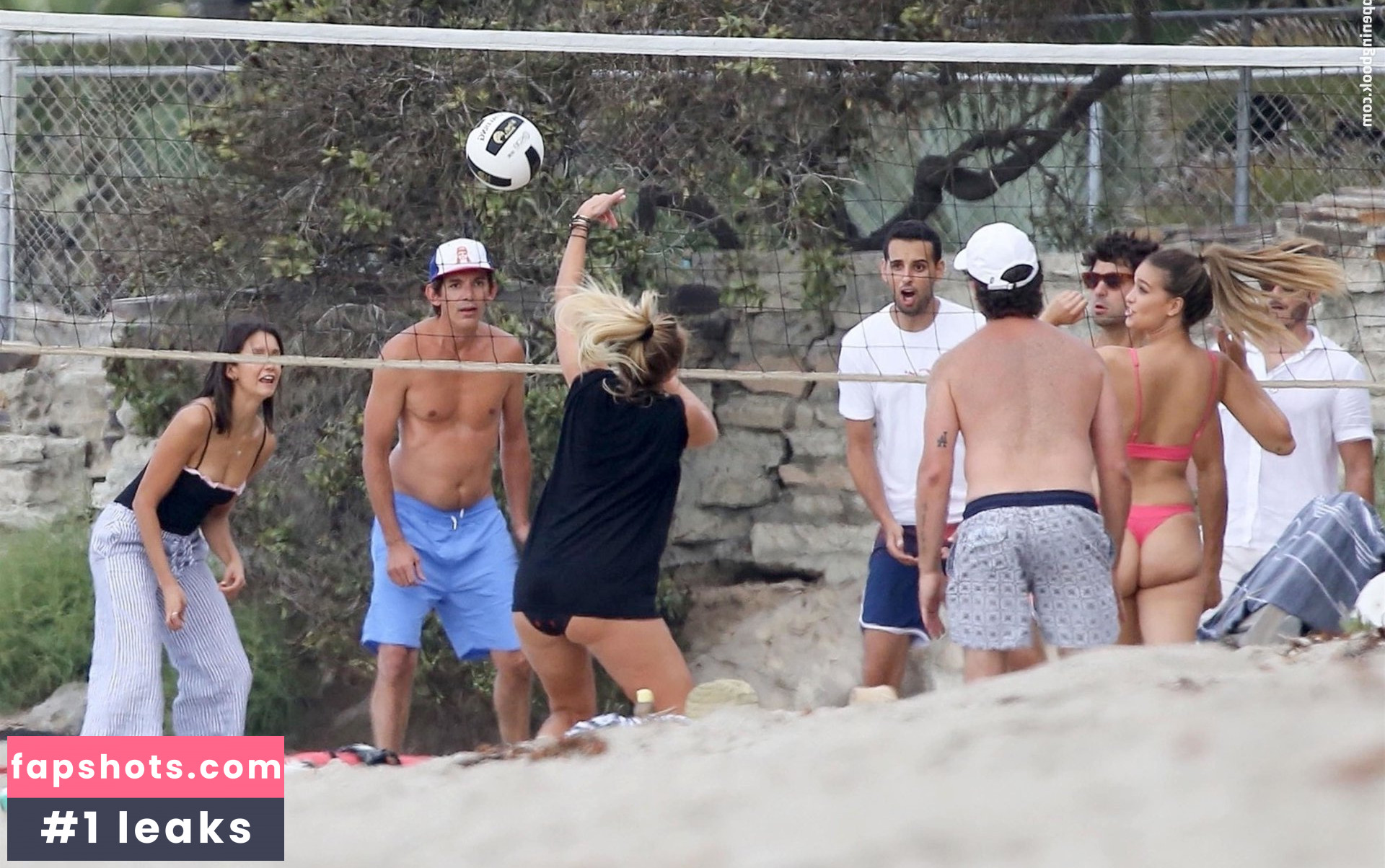 Nina Dobrev gallery photo #2325