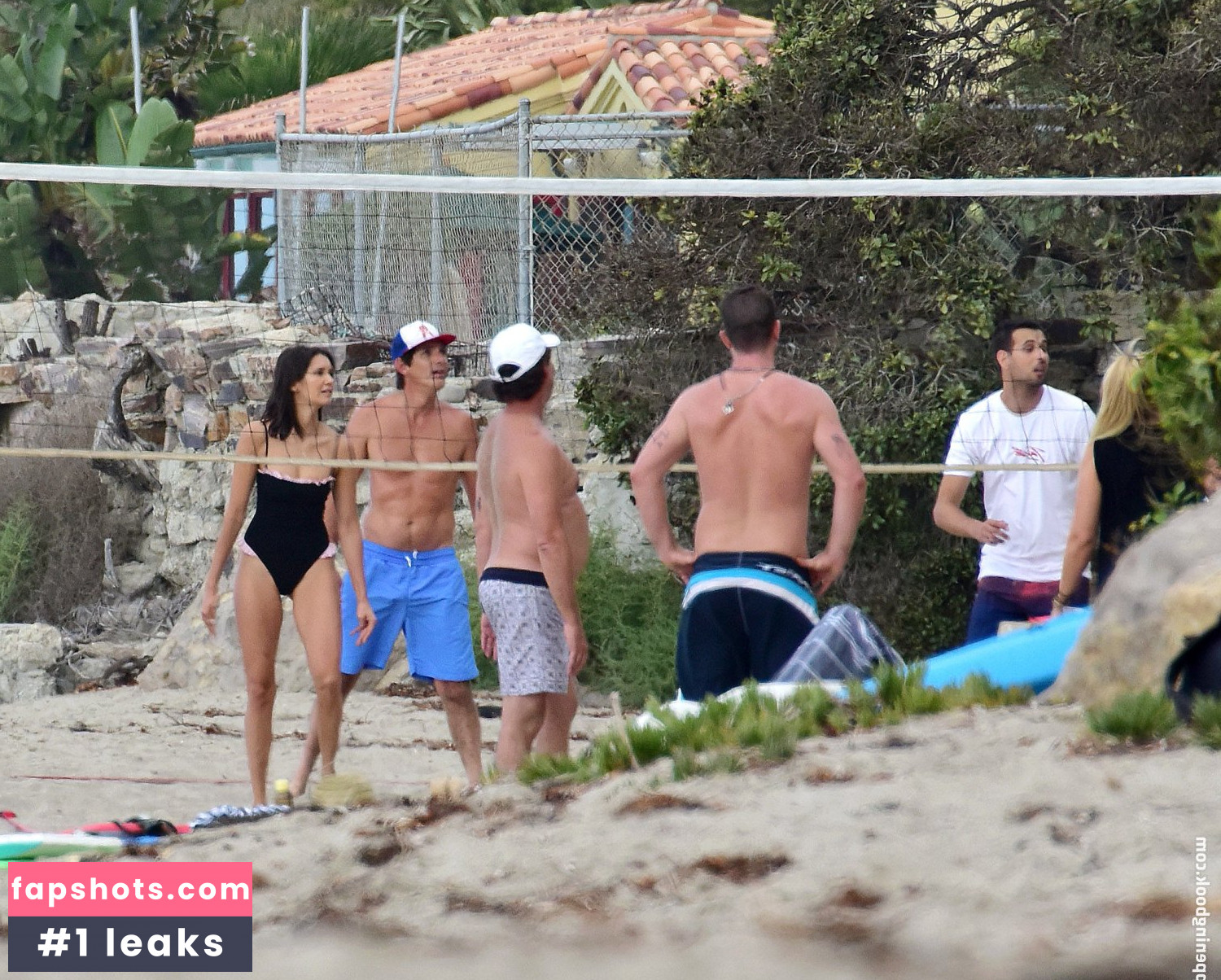 Nina Dobrev gallery photo #2329