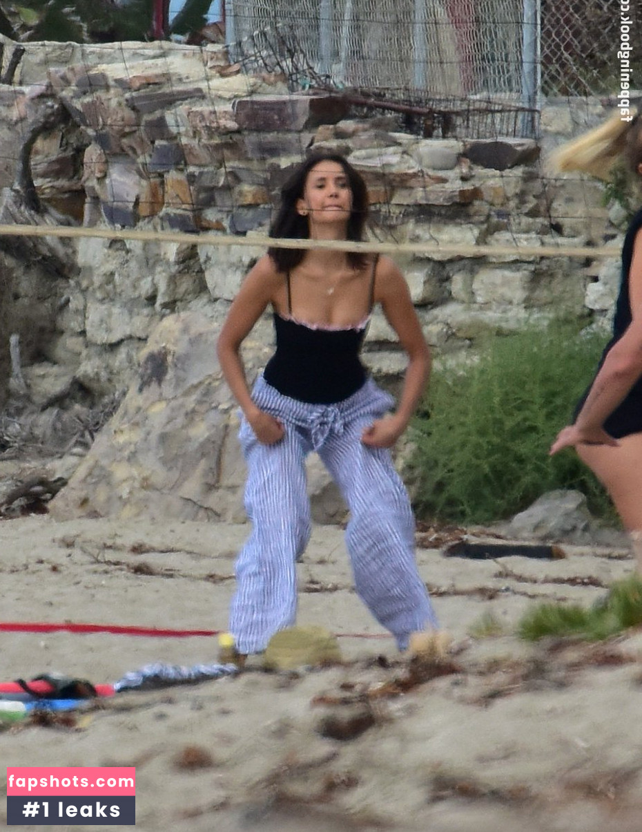 Nina Dobrev gallery photo #2338