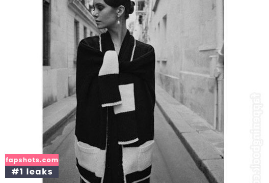 Nina Dobrev gallery photo #2352