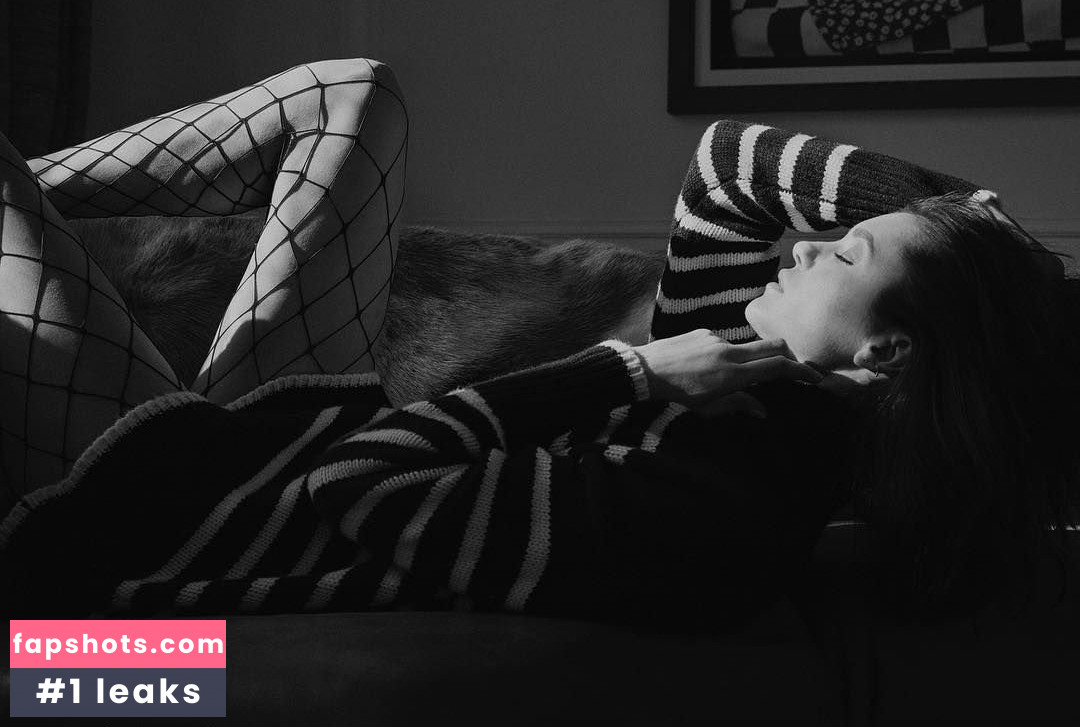 Nina Dobrev gallery photo #2355