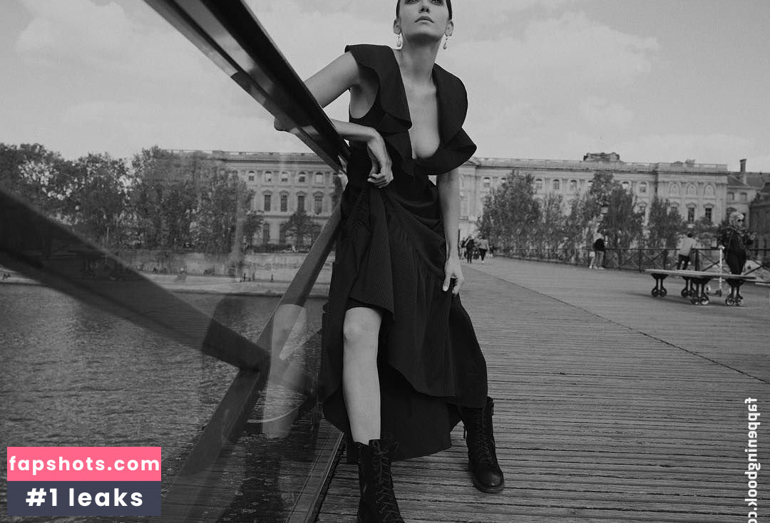 Nina Dobrev gallery photo #2359