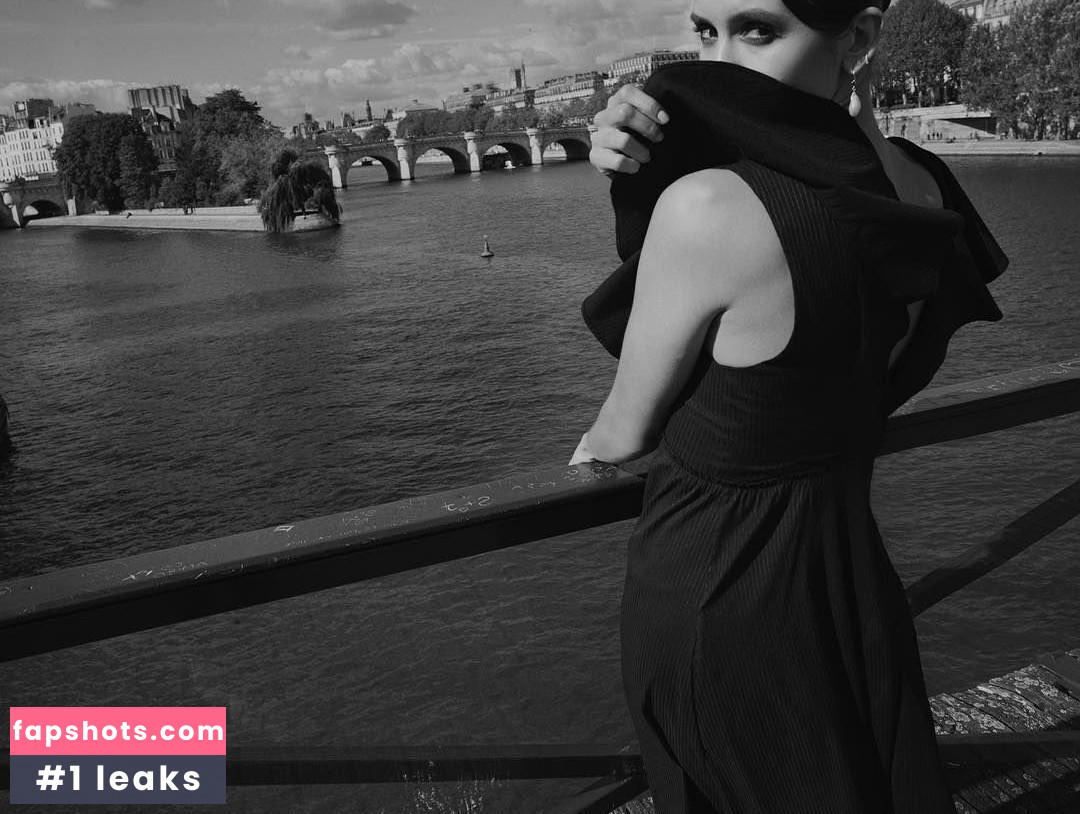 Nina Dobrev gallery photo #2361