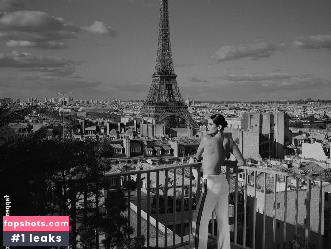 Nina Dobrev gallery photo #2365