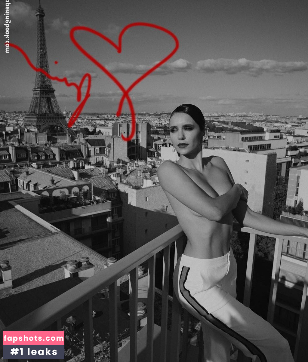 Nina Dobrev gallery photo #2366