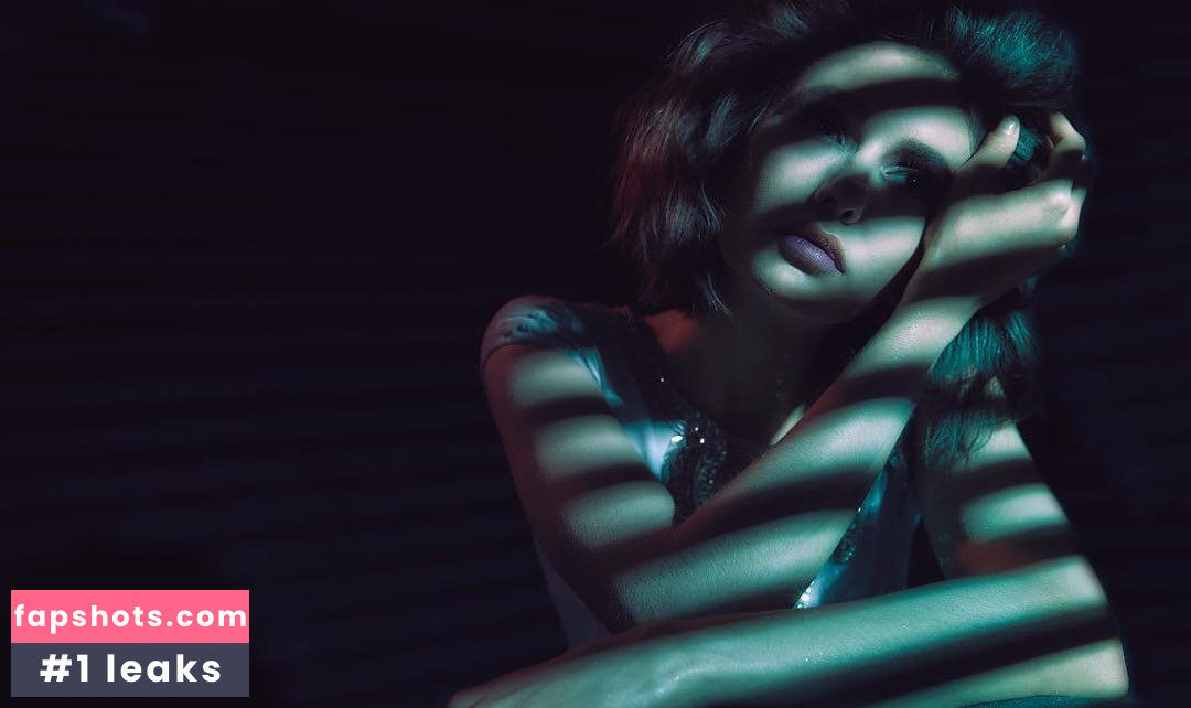 Nina Dobrev gallery photo #2367