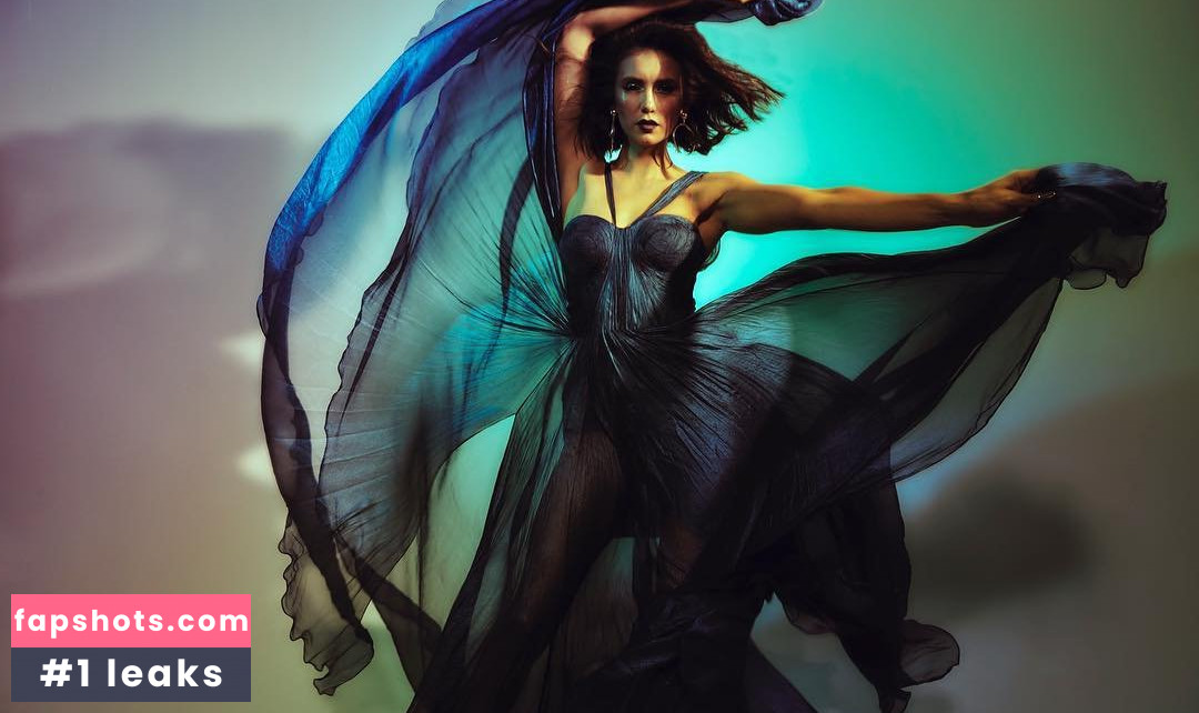 Nina Dobrev gallery photo #2370