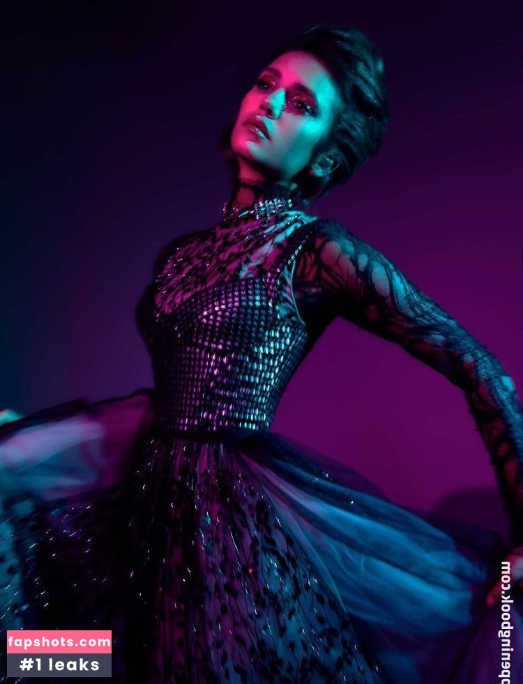 Nina Dobrev gallery photo #2372