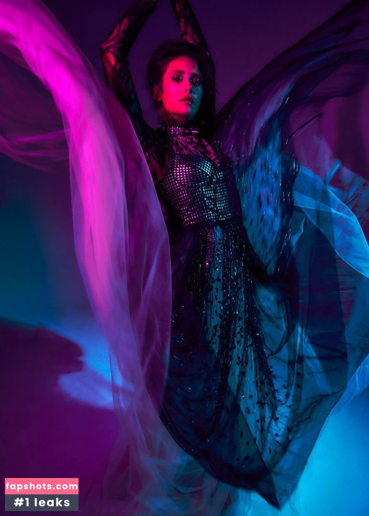 Nina Dobrev gallery photo #2373