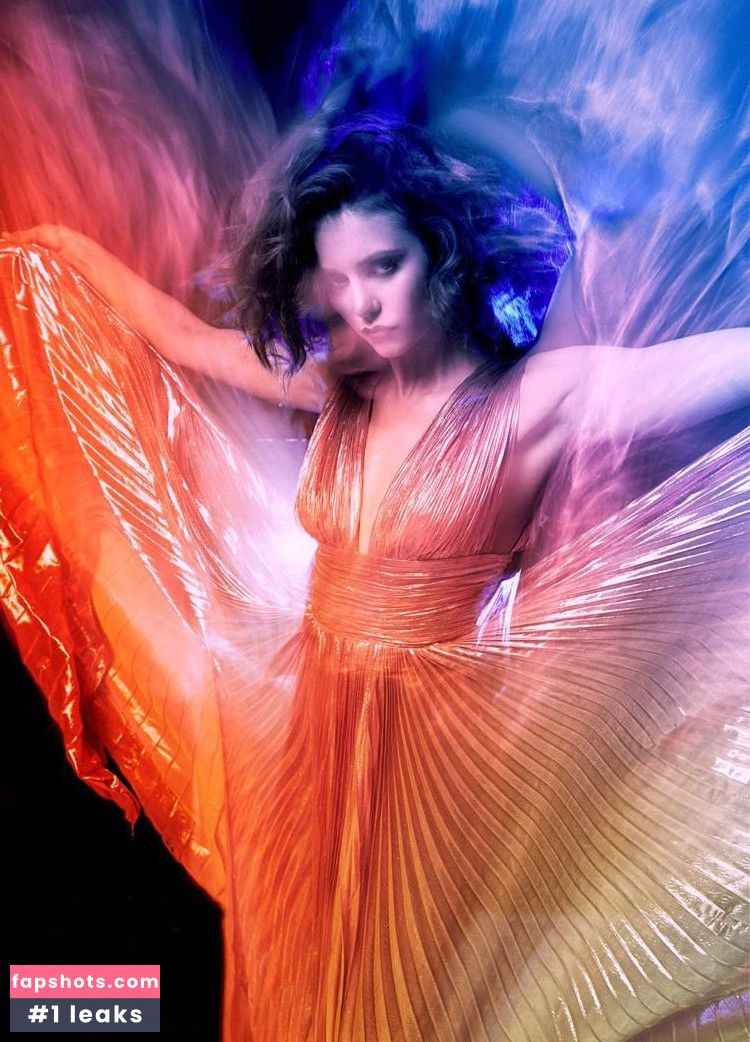 Nina Dobrev gallery photo #2374