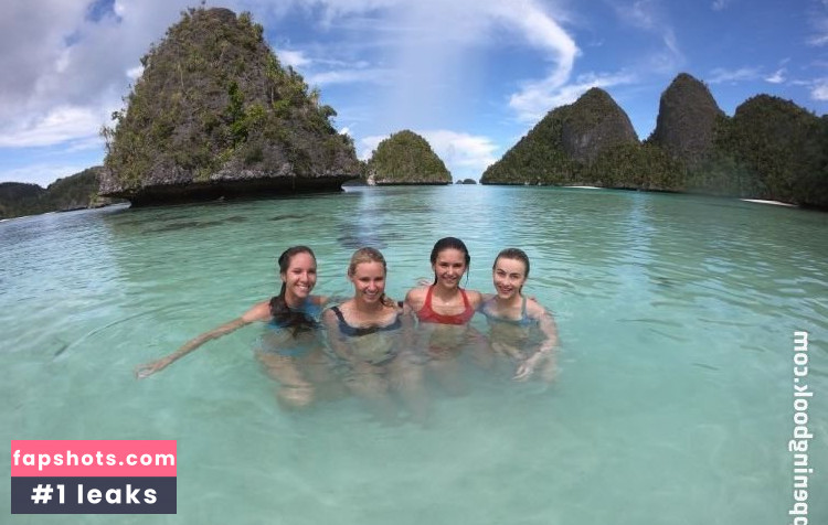 Nina Dobrev gallery photo #2379