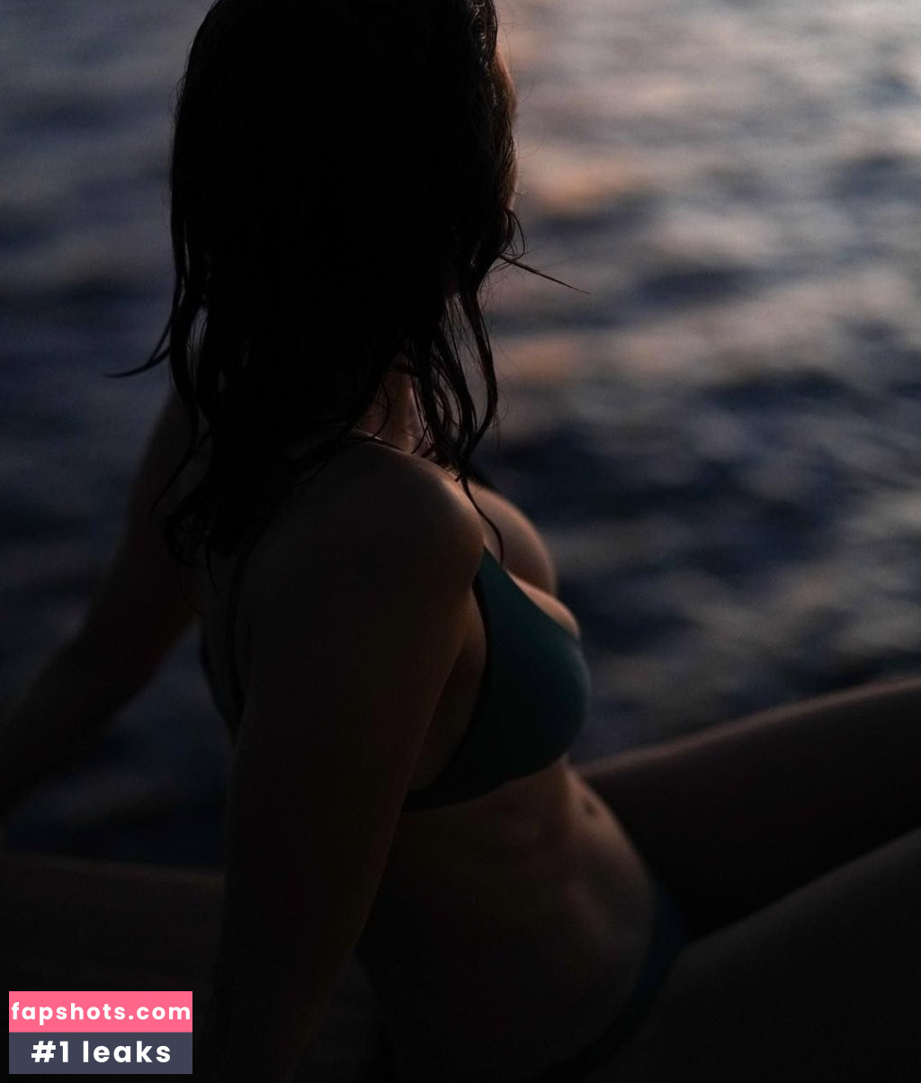 Nina Dobrev gallery photo #2382