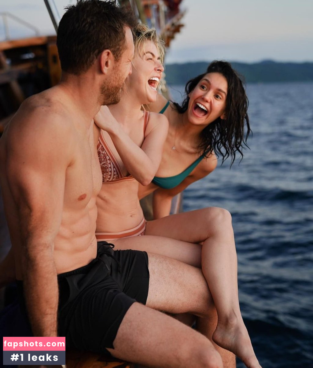 Nina Dobrev gallery photo #2405