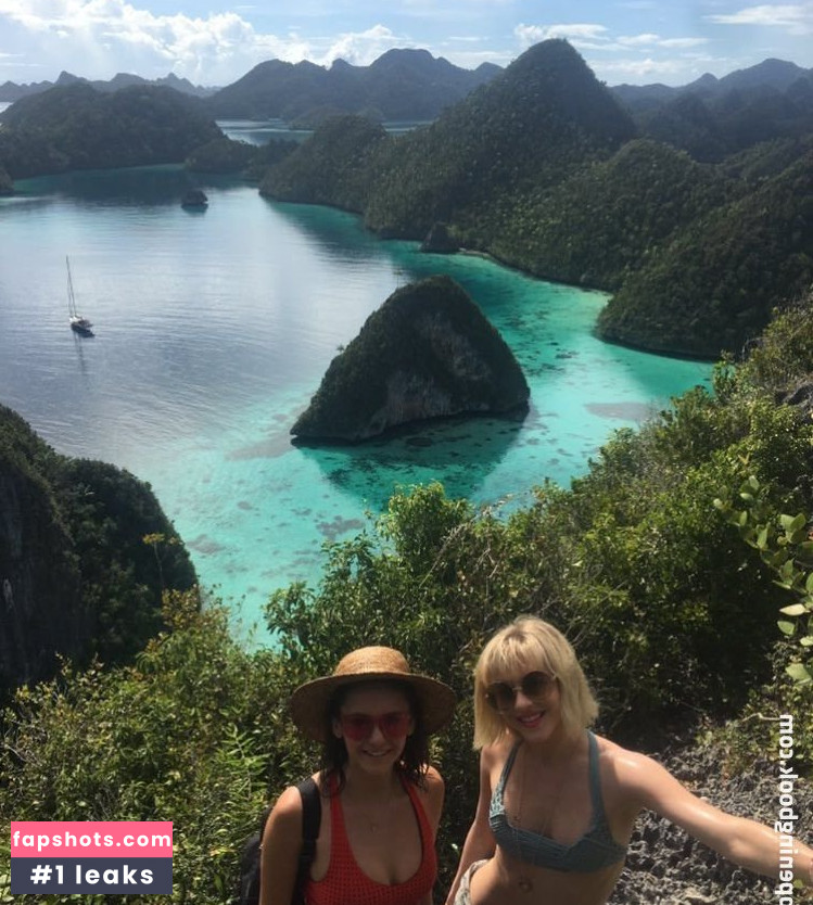 Nina Dobrev gallery photo #2407