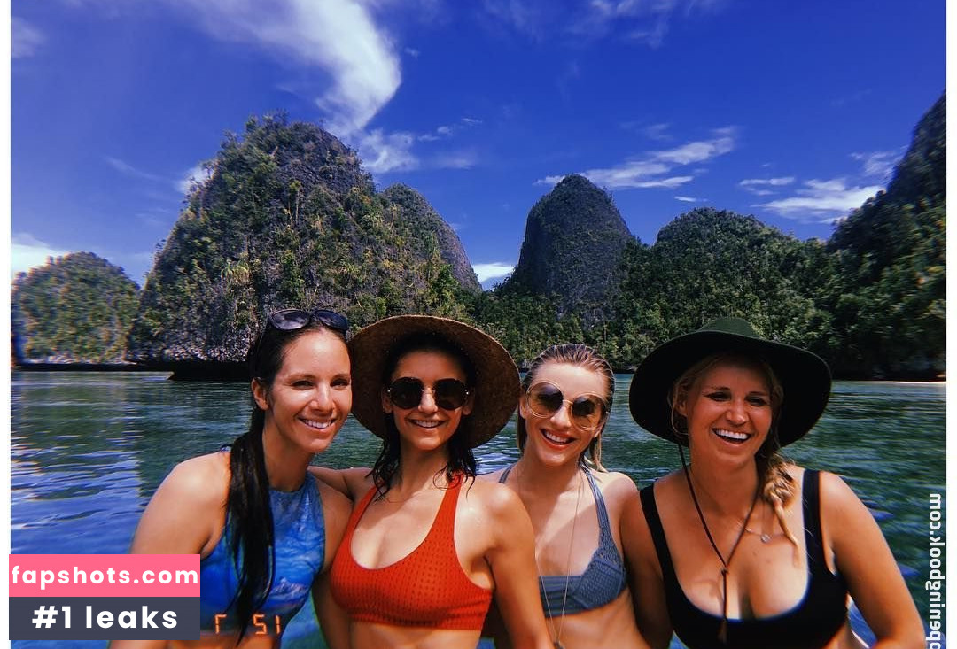 Nina Dobrev gallery photo #2411