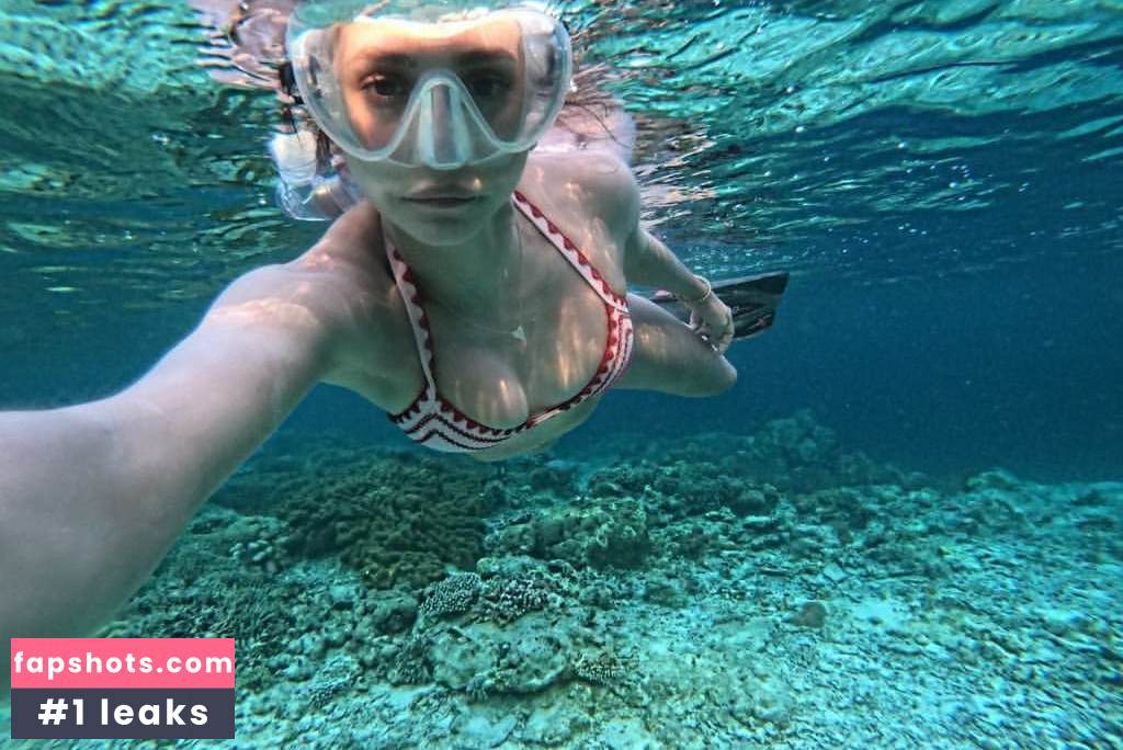 Nina Dobrev gallery photo #2415