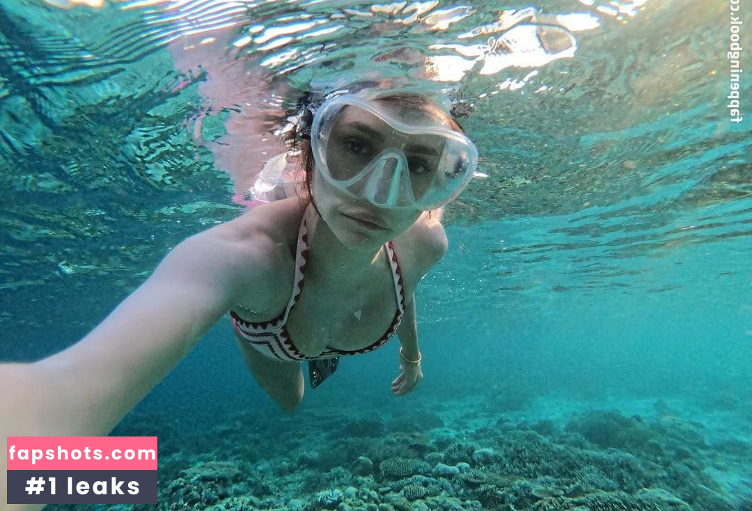 Nina Dobrev gallery photo #2416