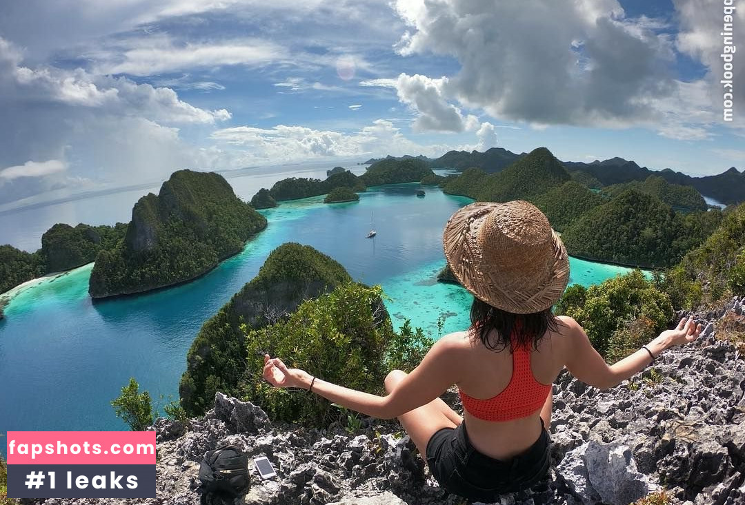 Nina Dobrev gallery photo #2418