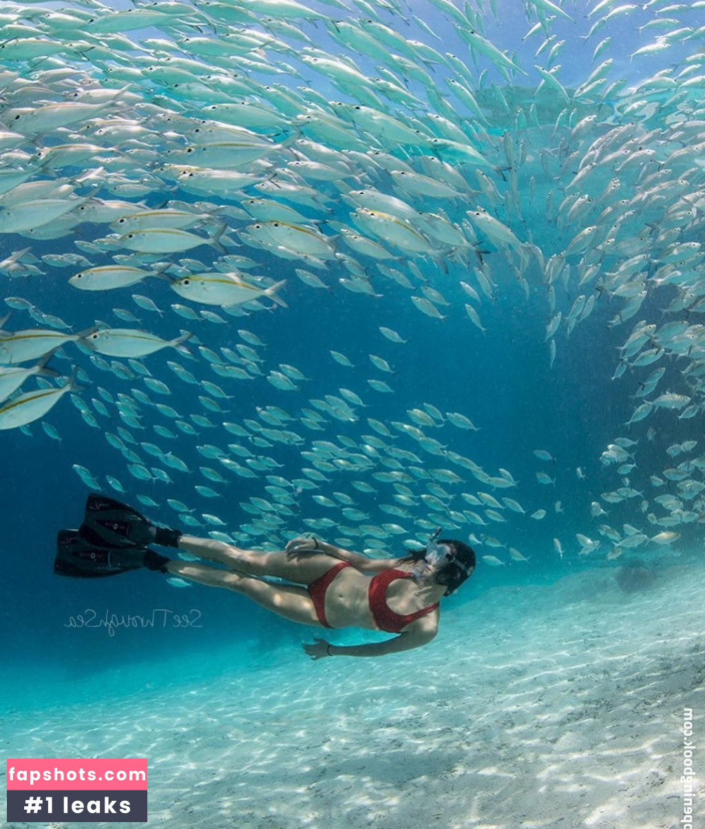 Nina Dobrev gallery photo #2425