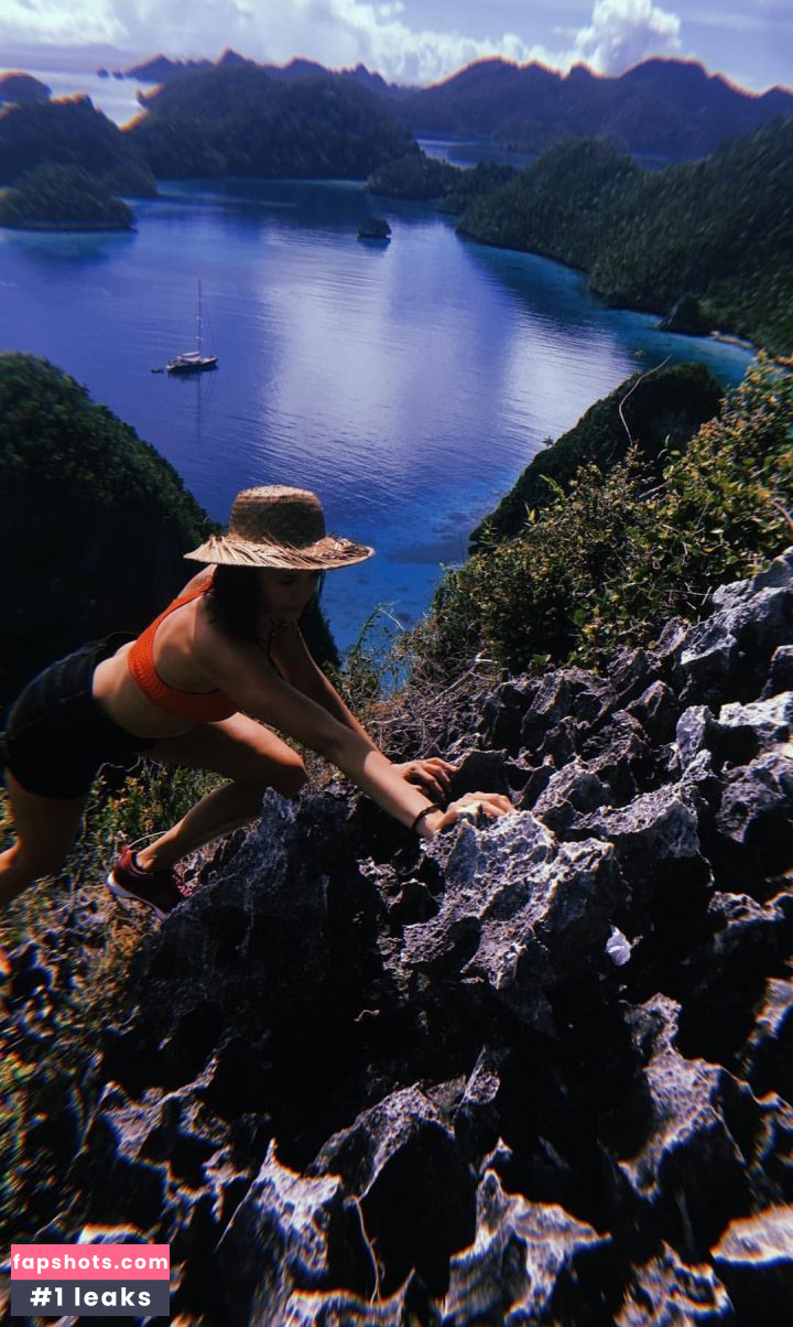 Nina Dobrev gallery photo #2426