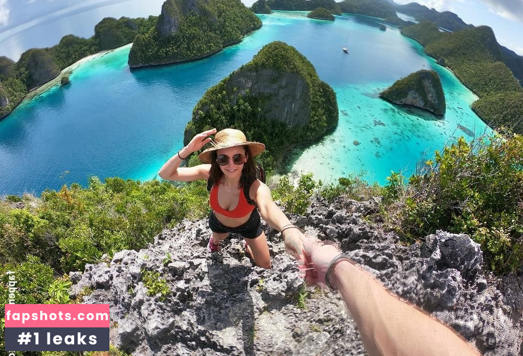 Nina Dobrev gallery photo #2427