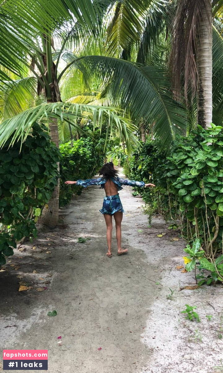 Nina Dobrev gallery photo #2430