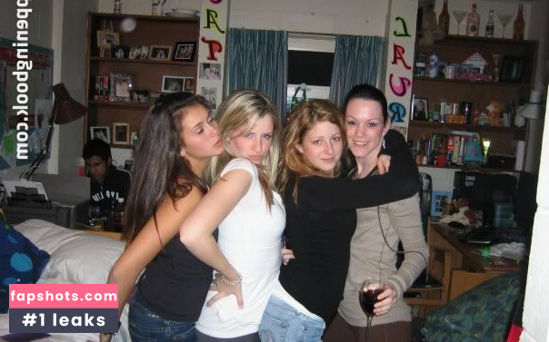 Nina Dobrev gallery photo #2513